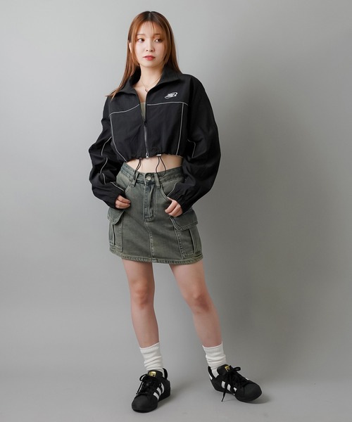 SPINNS（スピンズ）の「Wジップパイピング切替ショート丈ナイロンジャケット（ナイロンジャケット・レディース・グレー系その他/ブラック×ホワイト/ブルー系その他/ネイビー系/ブラック×ブラック・ONESIZE）」の11枚目の写真