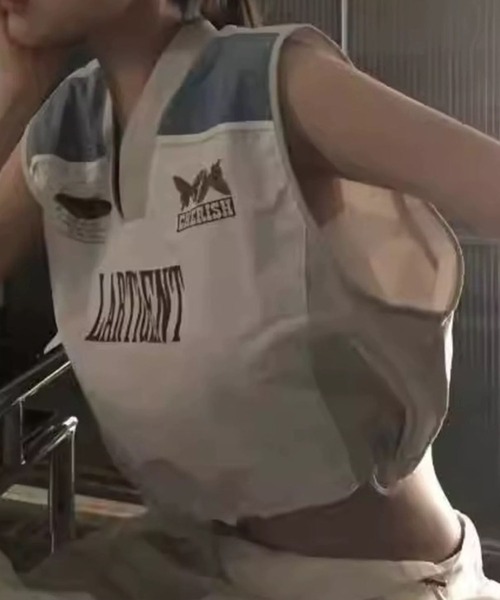 LYEON(リヨン)の「ノースリーブショートプルオーバー/裾ドロストVネックトップス(Tシャツ/カットソー・レディース・ホワイト/ブラウン・FREE)」の5枚目の写真