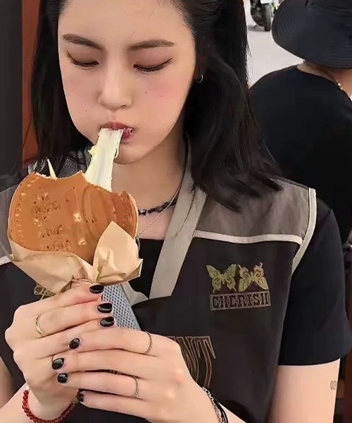 LYEON(リヨン)の「ノースリーブショートプルオーバー/裾ドロストVネックトップス(Tシャツ/カットソー・レディース・ホワイト/ブラウン・FREE)」の10枚目の写真
