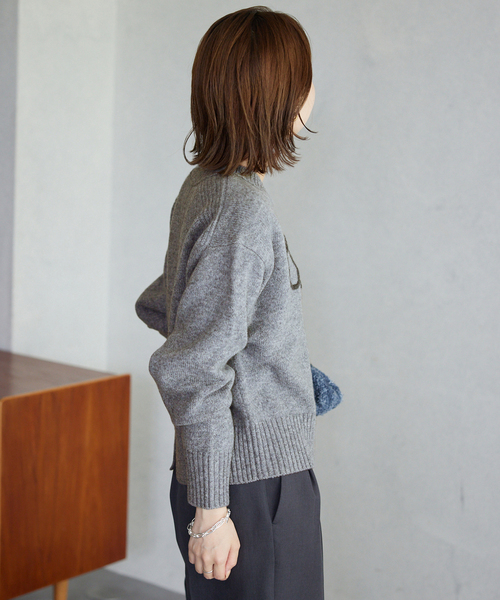 SLOBE IENA（スローブイエナ）の「《WEB限定/追加》cherie刺繍ニット（ニット/セーター・レディース・ネイビー/グレー/アイボリー・FREE）」の9枚目の写真