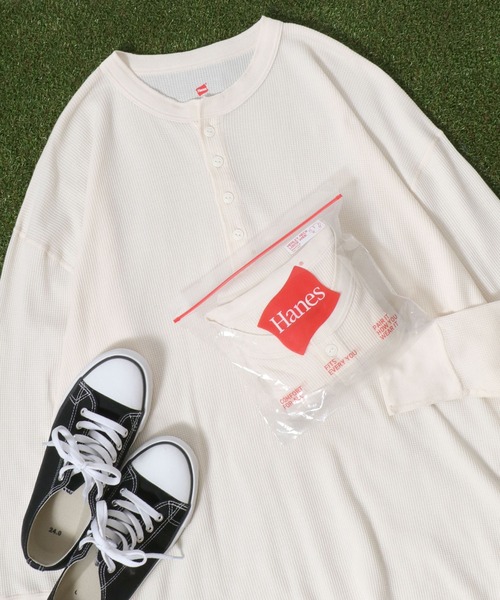 HANES(ヘインズ)の「Hanes(ヘインズ)ワッフルヘンリーネックロングスリーブTシャツ レディース/長袖ロンT/パックT(Tシャツ/カットソー・レディース・オフホワイト/ブラック/ネイビー/グレー・FREE)」の2枚目の写真