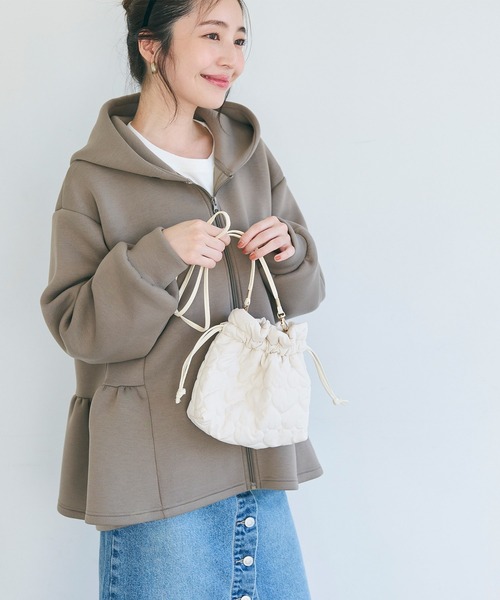 coca（coca）（コカ）の「ハートキルティング 巾着ショルダーバッグ（ショルダーバッグ・レディース・アイボリー/ブラック・ONE SIZE）」の3枚目の写真