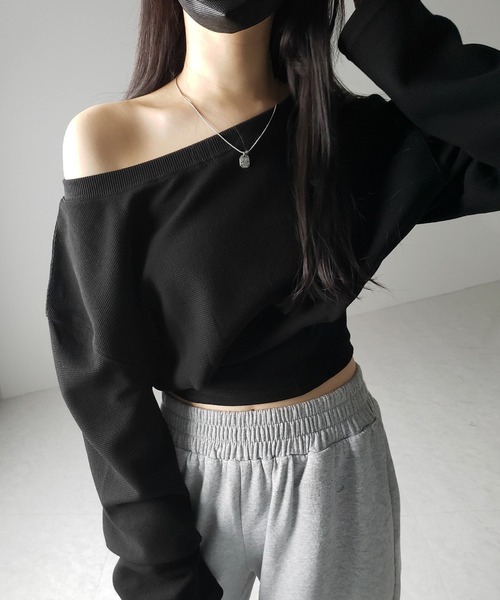me+em select(ミームセレクト)の「【 2color 】オフショルダーショートスウェットライクトップス / off shoulder short sweat like tops(スウェット・レディース・ブラック/グレー・FREE)」の18枚目の写真