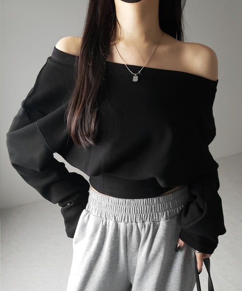 me+em select(ミームセレクト)の「【 2color 】オフショルダーショートスウェットライクトップス / off shoulder short sweat like tops(スウェット・レディース・ブラック/グレー・FREE)」の20枚目の写真