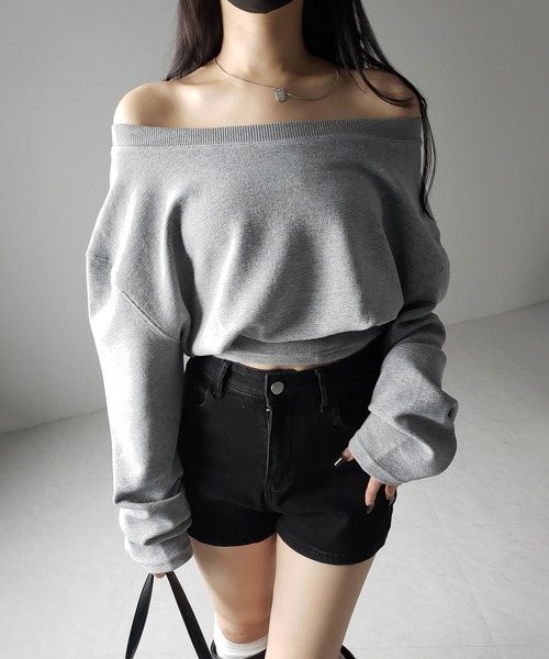 me+em select(ミームセレクト)の「【 2color 】オフショルダーショートスウェットライクトップス / off shoulder short sweat like tops(スウェット・レディース・ブラック/グレー・FREE)」の8枚目の写真