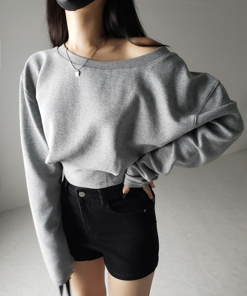 me+em select(ミームセレクト)の「【 2color 】オフショルダーショートスウェットライクトップス / off shoulder short sweat like tops(スウェット・レディース・ブラック/グレー・FREE)」の9枚目の写真