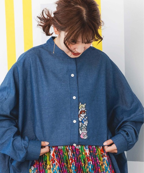 ScoLar（スカラー）の「143658：ヒーローネコ＆ドッグの刺繍入り ノーカラーワイドシャツ（シャツ/ブラウス・レディース・アイボリー/ブラック/ネイビー・M）」の5枚目の写真