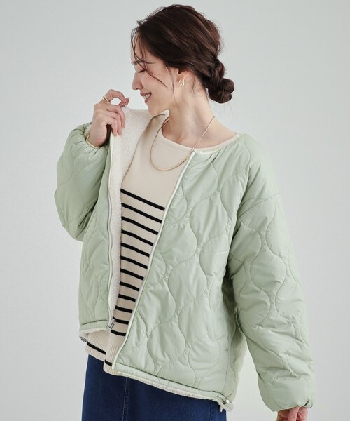 SHOO・LA・RUE(シューラルー)の「◆【S-LL/リバーシブル】首まわりすっきり ボア×キルト ノーカラーブルゾン(ブルゾン・レディース・オフホワイト/ブラック/グリーン系・04/03/02/01)」の1枚目の写真