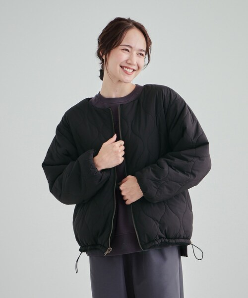 SHOO・LA・RUE(シューラルー)の「◆【S-LL/リバーシブル】首まわりすっきり ボア×キルト ノーカラーブルゾン(ブルゾン・レディース・オフホワイト/ブラック/グリーン系・04/03/02/01)」の13枚目の写真