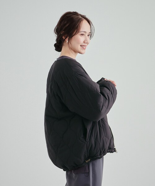 SHOO・LA・RUE(シューラルー)の「◆【S-LL/リバーシブル】首まわりすっきり ボア×キルト ノーカラーブルゾン(ブルゾン・レディース・オフホワイト/ブラック/グリーン系・04/03/02/01)」の14枚目の写真