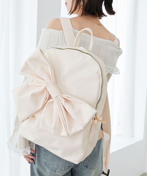 MAJESTIC LEGON(マジェスティックレゴン)の「【大容量なのに映える★】ビッグリボンリュック(バックパック/リュック・レディース・アイボリー/ブラック・FREE)」の4枚目の写真