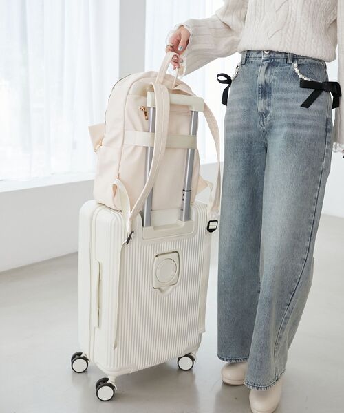 MAJESTIC LEGON(マジェスティックレゴン)の「【大容量なのに映える★】ビッグリボンリュック(バックパック/リュック・レディース・アイボリー/ブラック・FREE)」の6枚目の写真