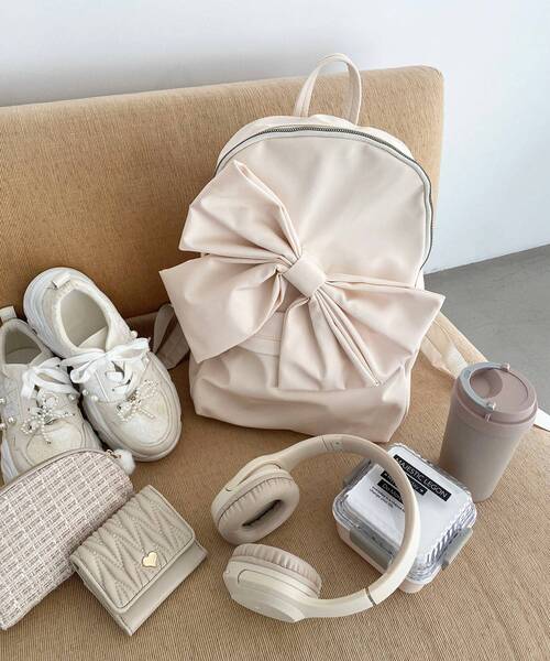 MAJESTIC LEGON(マジェスティックレゴン)の「【大容量なのに映える★】ビッグリボンリュック(バックパック/リュック・レディース・アイボリー/ブラック・FREE)」の12枚目の写真