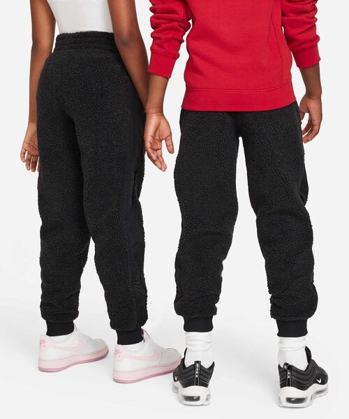 NIKE（ナイキ）の「《セットアップ対応商品》ナイキ スポーツウェア クラブ フリース ジュニア ウィンタライズド パンツ / Nike Sportswear Club Fleece Big Kids' Winterized Pants FJ6021-010 Black（スウェットパンツ・キッズ・ブラック・130/140/150/160/170）」の12枚目の写真