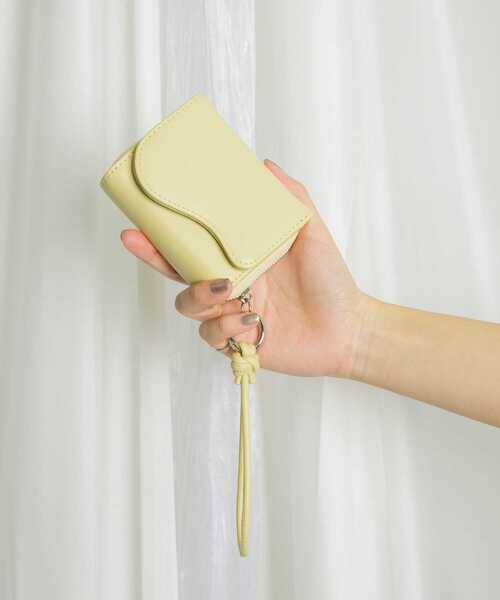 KBF(ケイビーエフ)の「ウェーブデザインウォレット(財布・レディース・イエロー/ネイビー・ONE)」の5枚目の写真