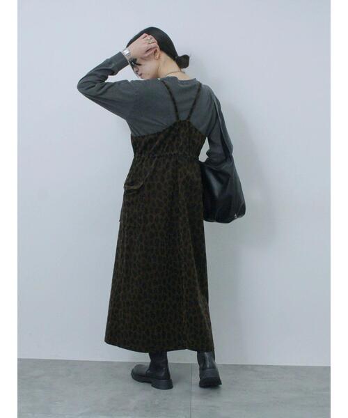 Samansa Mos2 blue（サマンサモスモスブルー）の「アソートコーデュロイキャミワンピース（ワンピース・レディース・チャコールグレー/ブラック/ブラウン・F）」の18枚目の写真