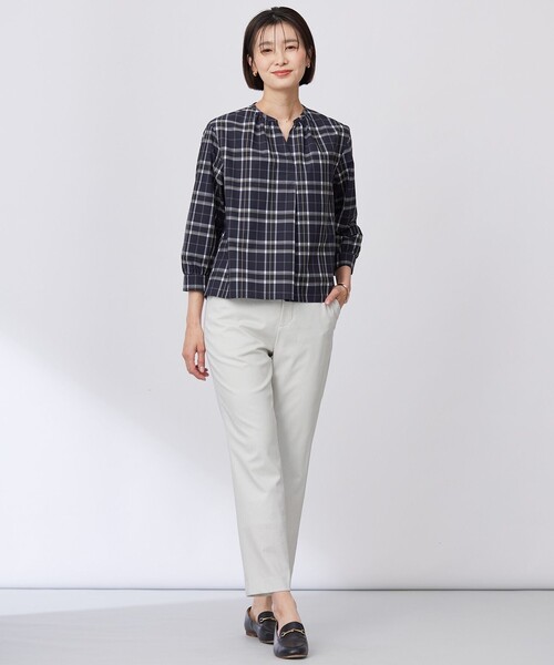 J.PRESS Ladies（J.プレス レディス）の「【洗える】コンパクトチェック スタンドカラー ブラウス（シャツ/ブラウス・レディース・ベージュ系3/ネイビー系3・XS）」の6枚目の写真