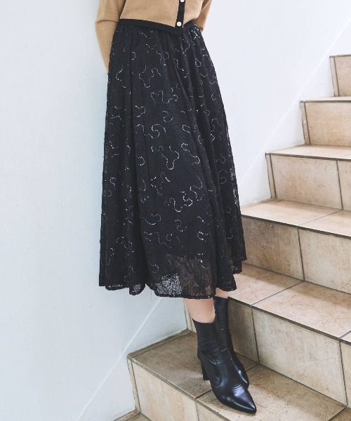 AND COUTURE（アンドクチュール）の「ウエストリブスパンコール刺しゅうレースロングスカート（スカート・レディース・ベージュ/ブラック・FREE）」の8枚目の写真