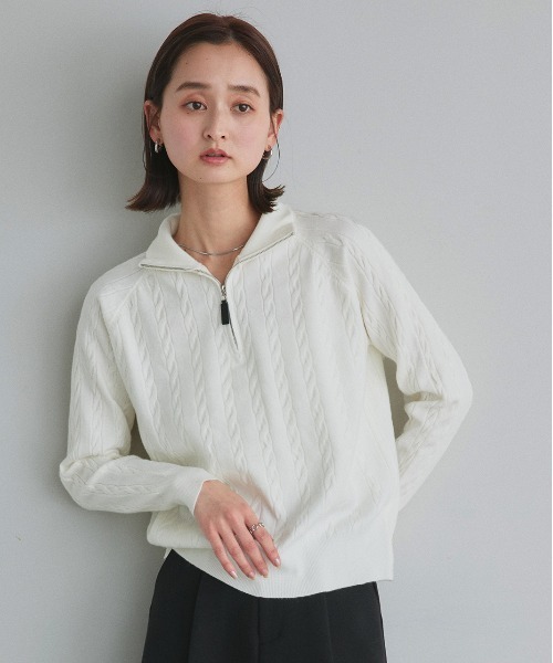 ad thie(アドティエ)の「ケーブル編み ハーフジップ ニット(ニット/セーター・レディース・オフホワイト/レッド/ライトグレー/ブラック・FREE)」の2枚目の写真