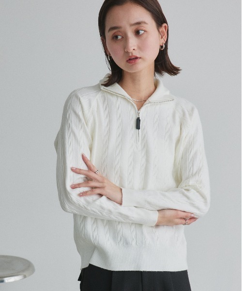 ad thie(アドティエ)の「ケーブル編み ハーフジップ ニット(ニット/セーター・レディース・オフホワイト/レッド/ライトグレー/ブラック・FREE)」の8枚目の写真
