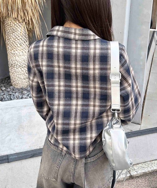 INGNI（イング）の「フロントジップチェック柄ドロストギャザークロップドシャツ（シャツ/ブラウス・レディース・ホワイト系その他2/ネイビー系2/ホワイト系2・M）」の6枚目の写真