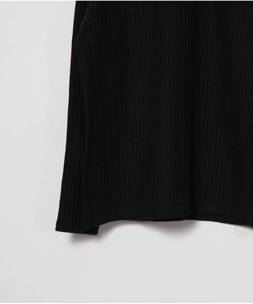 MMMM(エムエムエムエム)の「MMMM/イレギュラーワッフル ロングスリーブクルー(Tシャツ/カットソー・メンズ・ブラック×グレー/ブラック/ホワイト×ブラック/ホワイト・LARGE/X-LARGE/MEDIUM)」の22枚目の写真