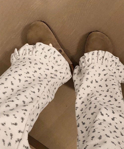 WEGO(ウィゴー)の「WEGO/小花柄ストレートイージーパンツ(その他パンツ・レディース・ホワイト・MEDIUM/LARGE)」の4枚目の写真