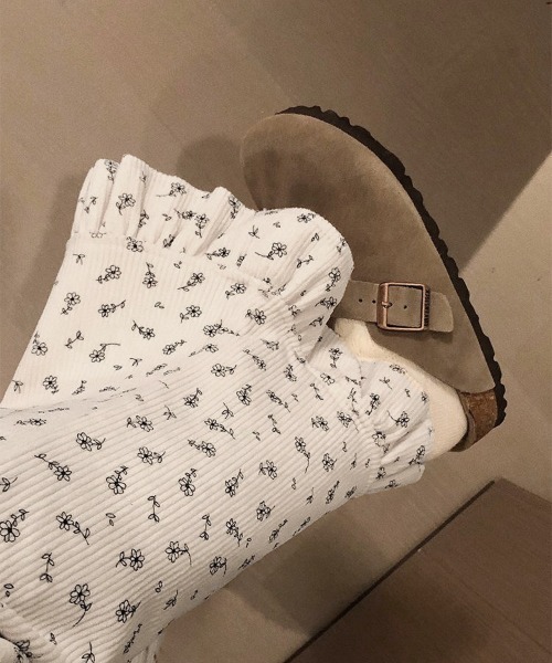 WEGO(ウィゴー)の「WEGO/小花柄ストレートイージーパンツ(その他パンツ・レディース・ホワイト・MEDIUM/LARGE)」の3枚目の写真