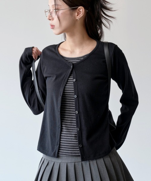 UNE MANSION（ユヌマンション）の「ラウンドネックストライプカーディガン風レイヤードカットソー（Tシャツ/カットソー・レディース・ブラック/チャコール・FREE）」の2枚目の写真