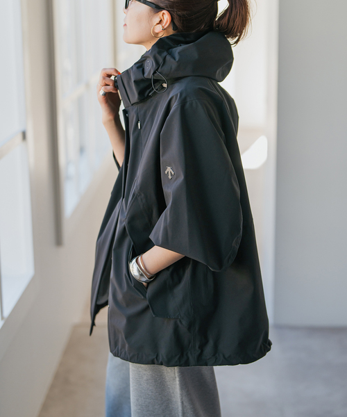 Spick & Span(スピックアンドスパン)の「DESCENTE ALLTERRAIN/デサント オルテライン WATERPROOF JACKET(マウンテンパーカー・レディース・ブラック/アイボリー・MEDIUM/LARGE)」の7枚目の写真