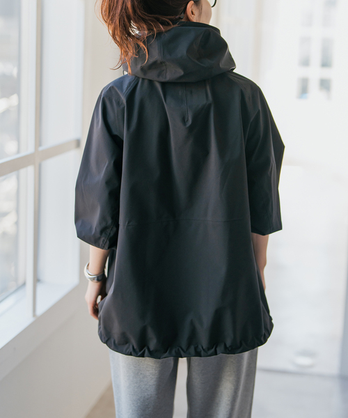 Spick & Span(スピックアンドスパン)の「DESCENTE ALLTERRAIN/デサント オルテライン WATERPROOF JACKET(マウンテンパーカー・レディース・ブラック/アイボリー・MEDIUM/LARGE)」の8枚目の写真