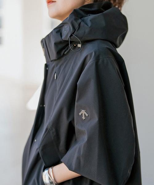 Spick & Span(スピックアンドスパン)の「DESCENTE ALLTERRAIN/デサント オルテライン WATERPROOF JACKET(マウンテンパーカー・レディース・ブラック/アイボリー・MEDIUM/LARGE)」の9枚目の写真