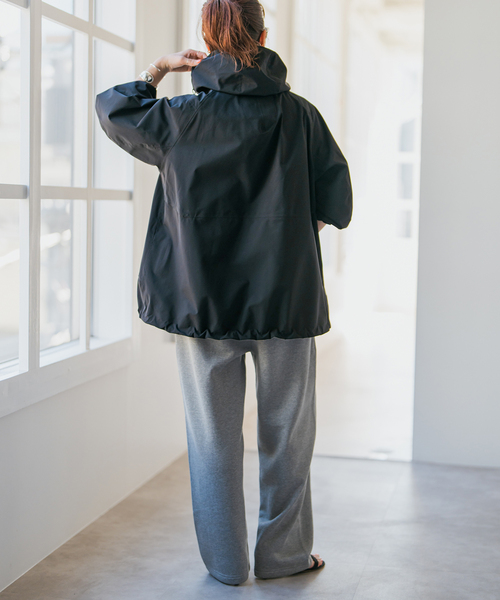 Spick & Span(スピックアンドスパン)の「DESCENTE ALLTERRAIN/デサント オルテライン WATERPROOF JACKET(マウンテンパーカー・レディース・ブラック/アイボリー・MEDIUM/LARGE)」の12枚目の写真