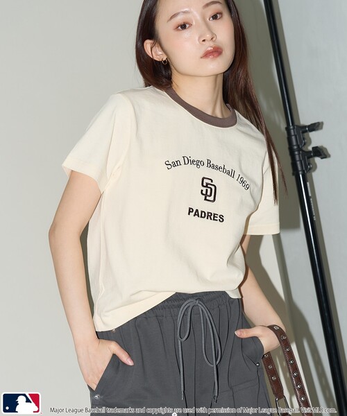 PUBLUX(パブリュクス)の「PUBLUX/パブリュクス MLB ロゴ リンガーTシャツ 限定展開(Tシャツ/カットソー・レディース・オフホワイト/ナチュラル/ネイビー・フリ-)」の1枚目の写真