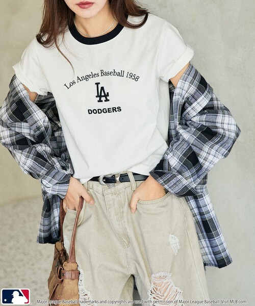 PUBLUX(パブリュクス)の「PUBLUX/パブリュクス MLB ロゴ リンガーTシャツ 限定展開(Tシャツ/カットソー・レディース・オフホワイト/ナチュラル/ネイビー・フリ-)」の2枚目の写真