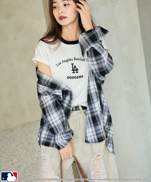 PUBLUX(パブリュクス)の「PUBLUX/パブリュクス MLB ロゴ リンガーTシャツ 限定展開(Tシャツ/カットソー・レディース・オフホワイト/ナチュラル/ネイビー・フリ-)」の5枚目の写真