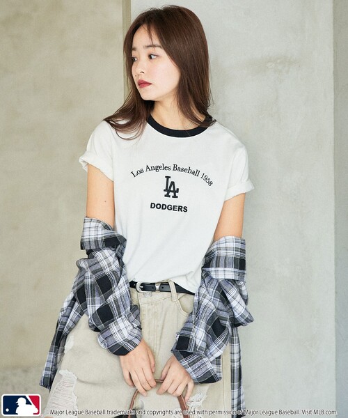 PUBLUX(パブリュクス)の「PUBLUX/パブリュクス MLB ロゴ リンガーTシャツ 限定展開(Tシャツ/カットソー・レディース・オフホワイト/ナチュラル/ネイビー・フリ-)」の6枚目の写真
