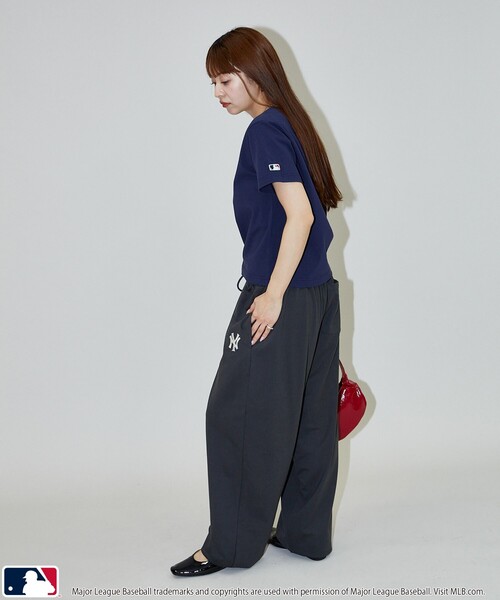 PUBLUX(パブリュクス)の「PUBLUX/パブリュクス MLB ロゴ リンガーTシャツ 限定展開(Tシャツ/カットソー・レディース・オフホワイト/ナチュラル/ネイビー・フリ-)」の20枚目の写真