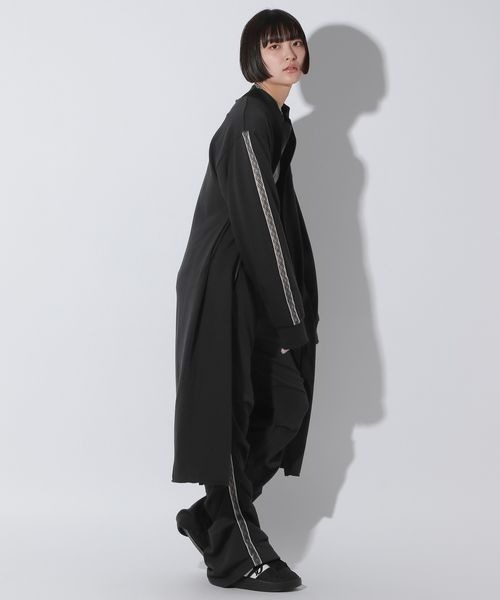 Anui（アニュイ）の「【UNISEX】マキシトラックジャケット（ブルゾン・レディース・グレー/ブラック・MEDIUM）」の14枚目の写真