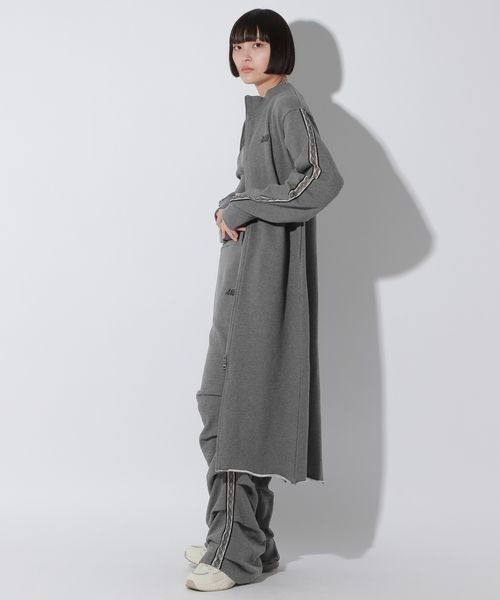Anui（アニュイ）の「【UNISEX】マキシトラックジャケット（ブルゾン・レディース・グレー/ブラック・MEDIUM）」の16枚目の写真