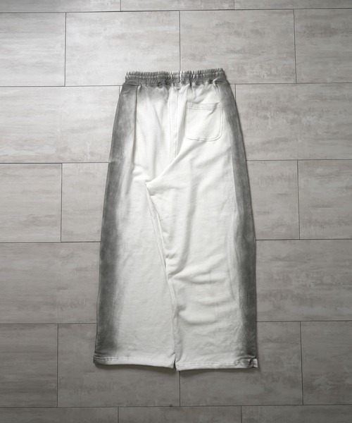 Starting Over（スターティングオーバー）の「one point stitch spray processing sweat pants/ワンポイント刺繍 スプレー加工 スウェットパンツ（スウェットパンツ・メンズ・オフホワイト/チャコールグレー・L/M）」の3枚目の写真