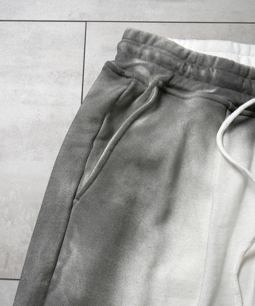 Starting Over（スターティングオーバー）の「one point stitch spray processing sweat pants/ワンポイント刺繍 スプレー加工 スウェットパンツ（スウェットパンツ・メンズ・オフホワイト/チャコールグレー・L/M）」の7枚目の写真