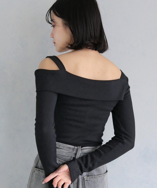 cheriella(シェリエラ)の「【cheriella】ワンショルリブTOPS ONE-SHOULDER RIB TOPS(Tシャツ/カットソー・レディース・アイボリー/ブラック・M)」の16枚目の写真