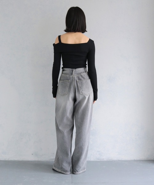 cheriella(シェリエラ)の「【cheriella】ワンショルリブTOPS ONE-SHOULDER RIB TOPS(Tシャツ/カットソー・レディース・アイボリー/ブラック・M)」の4枚目の写真