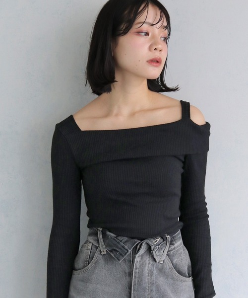 cheriella(シェリエラ)の「【cheriella】ワンショルリブTOPS ONE-SHOULDER RIB TOPS(Tシャツ/カットソー・レディース・アイボリー/ブラック・M)」の21枚目の写真