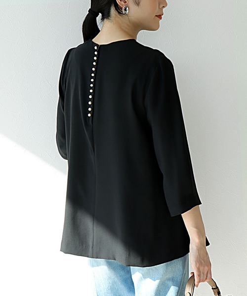 Jines（ジネス）の「バックパールAラインブラウス（シャツ/ブラウス・レディース・ブラック/ホワイト・38）」の2枚目の写真