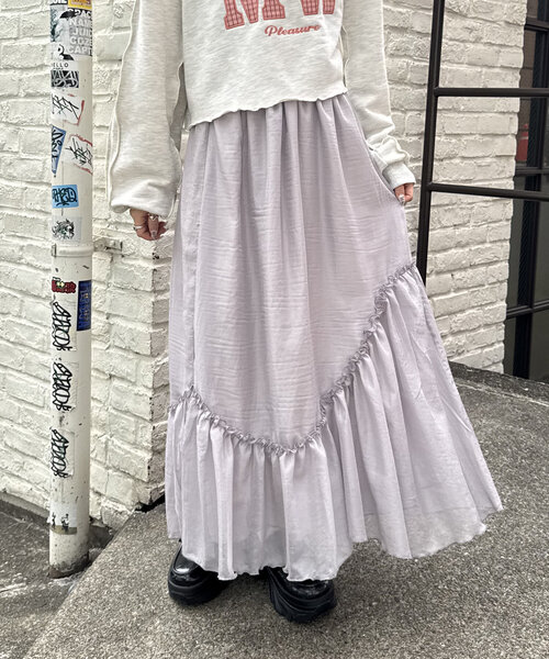 w closet(ダブルクローゼット)の「【2サイズ展開】シアーティアードスカート(スカート・レディース・オフホワイト/グレー・1/2)」の2枚目の写真
