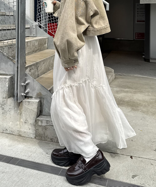 w closet(ダブルクローゼット)の「【2サイズ展開】シアーティアードスカート(スカート・レディース・オフホワイト/グレー・1/2)」の7枚目の写真