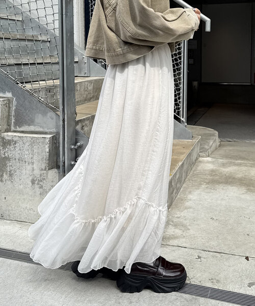 w closet(ダブルクローゼット)の「【2サイズ展開】シアーティアードスカート(スカート・レディース・オフホワイト/グレー・1/2)」の6枚目の写真