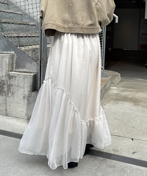 w closet(ダブルクローゼット)の「【2サイズ展開】シアーティアードスカート(スカート・レディース・オフホワイト/グレー・1/2)」の4枚目の写真